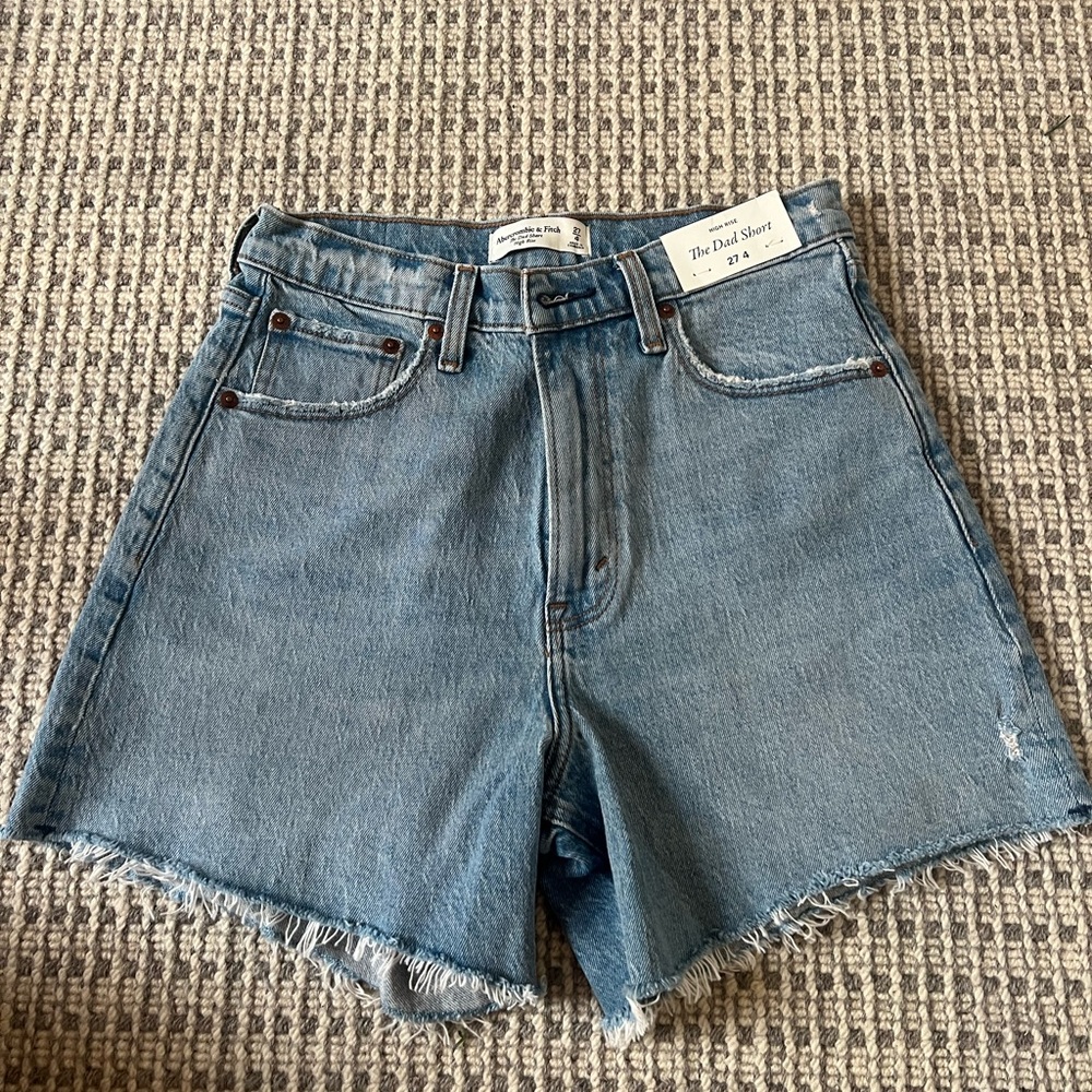 Abercrombie and Fitch high rise dad short. 27/4